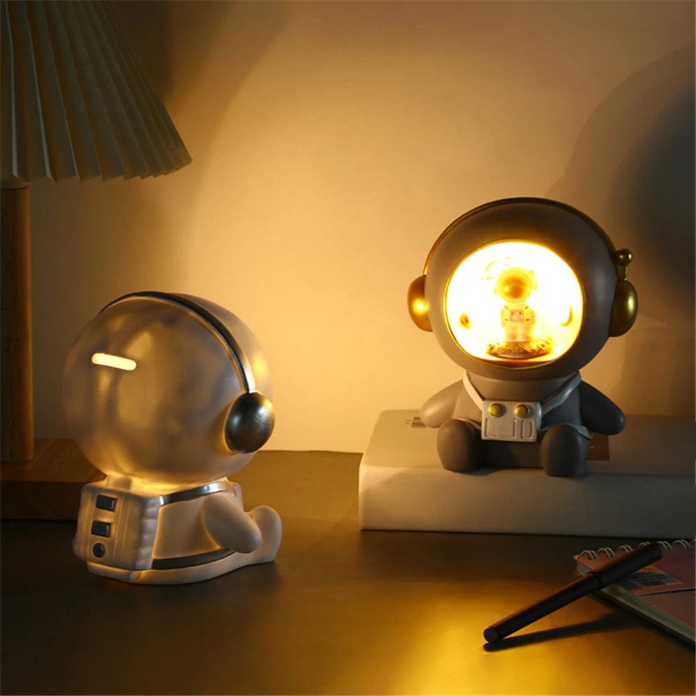 Tirelire Astronaute Veilleuse en Vinyle – Design Futuriste | AstroLume