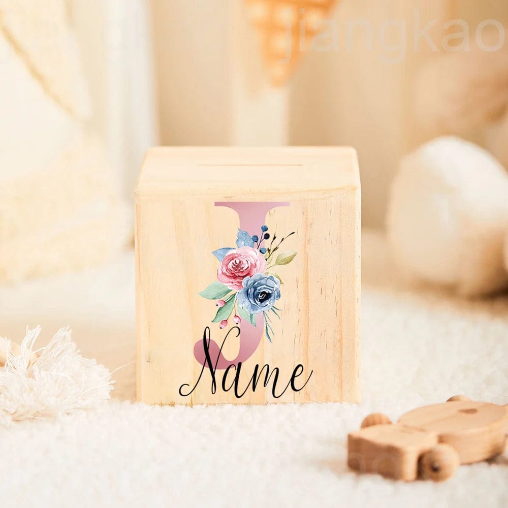 Tirelire personnalisée en bois pour enfants - Cadeau unique et écologique letter J with name