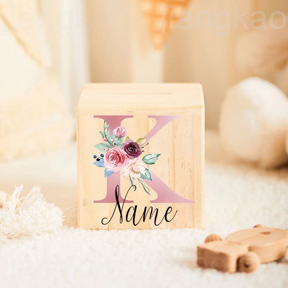 Tirelire personnalisée en bois pour enfants - Cadeau unique et écologique letter K with name