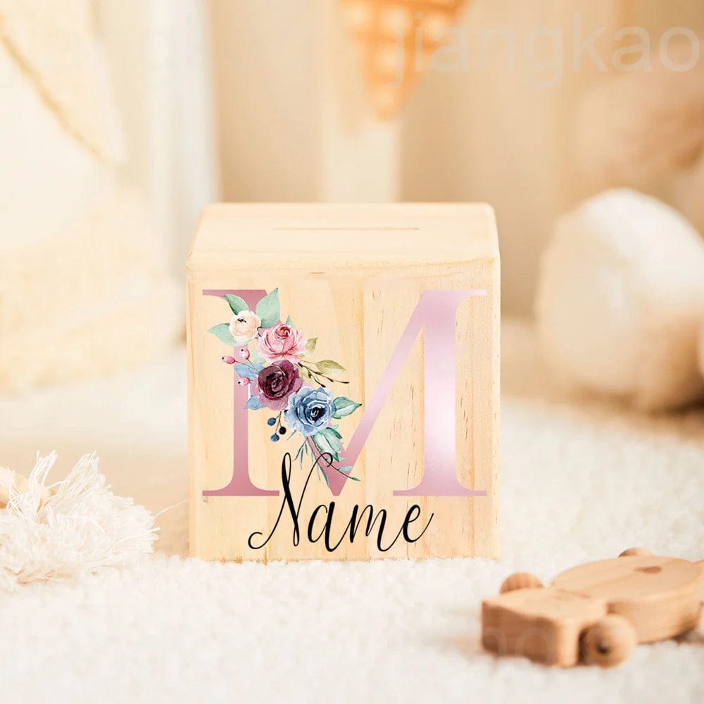 Tirelire personnalisée en bois pour enfants - Cadeau unique et écologique letter M with name