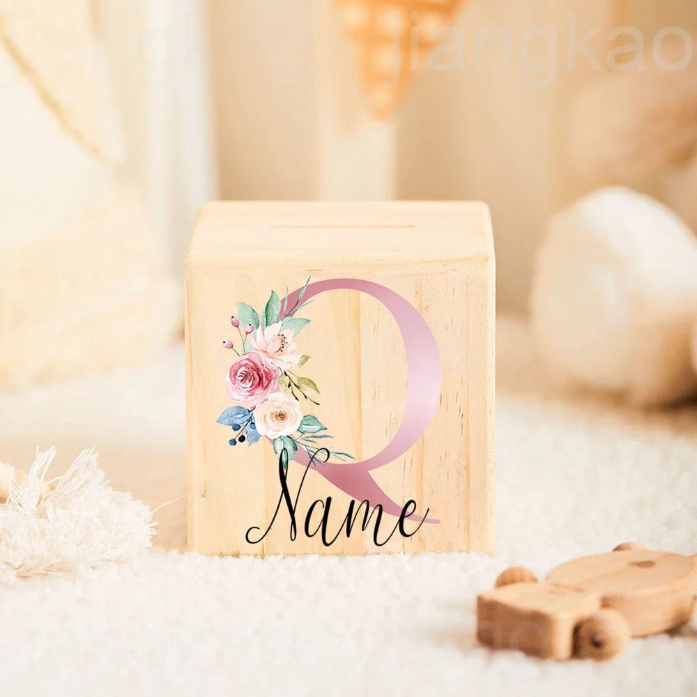 Tirelire personnalisée en bois pour enfants - Cadeau unique et écologique letter Q with name